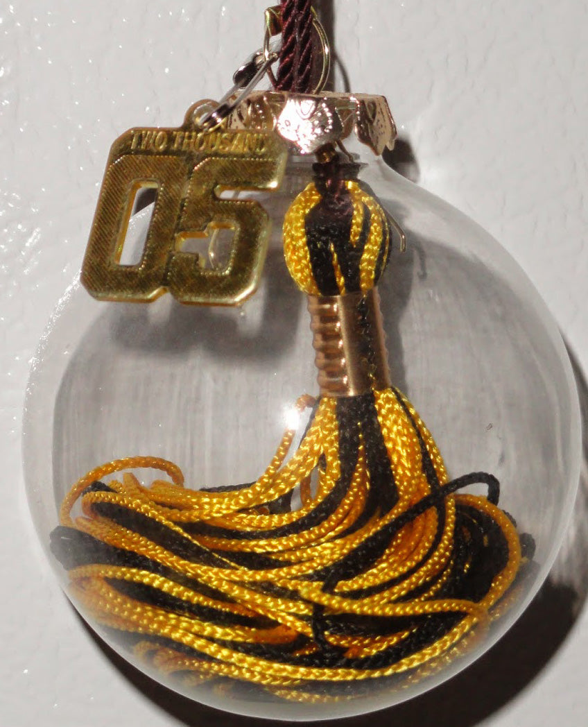 25 pack -67mm (2-5/8 Inch) Round Clear Plastic Ball Ornaments - close-up
