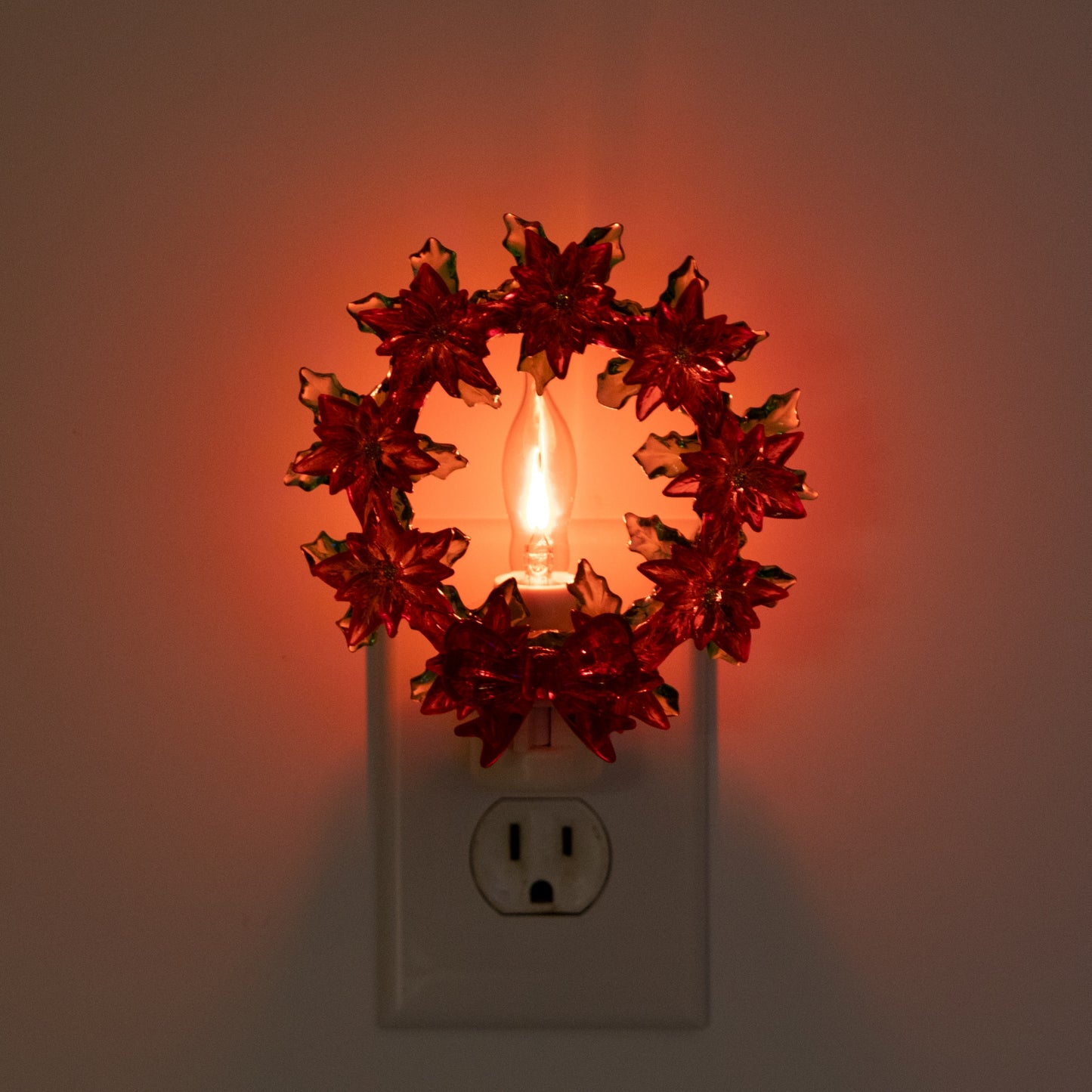 Flickering Flame Holiday Wreath Night Light - close-up